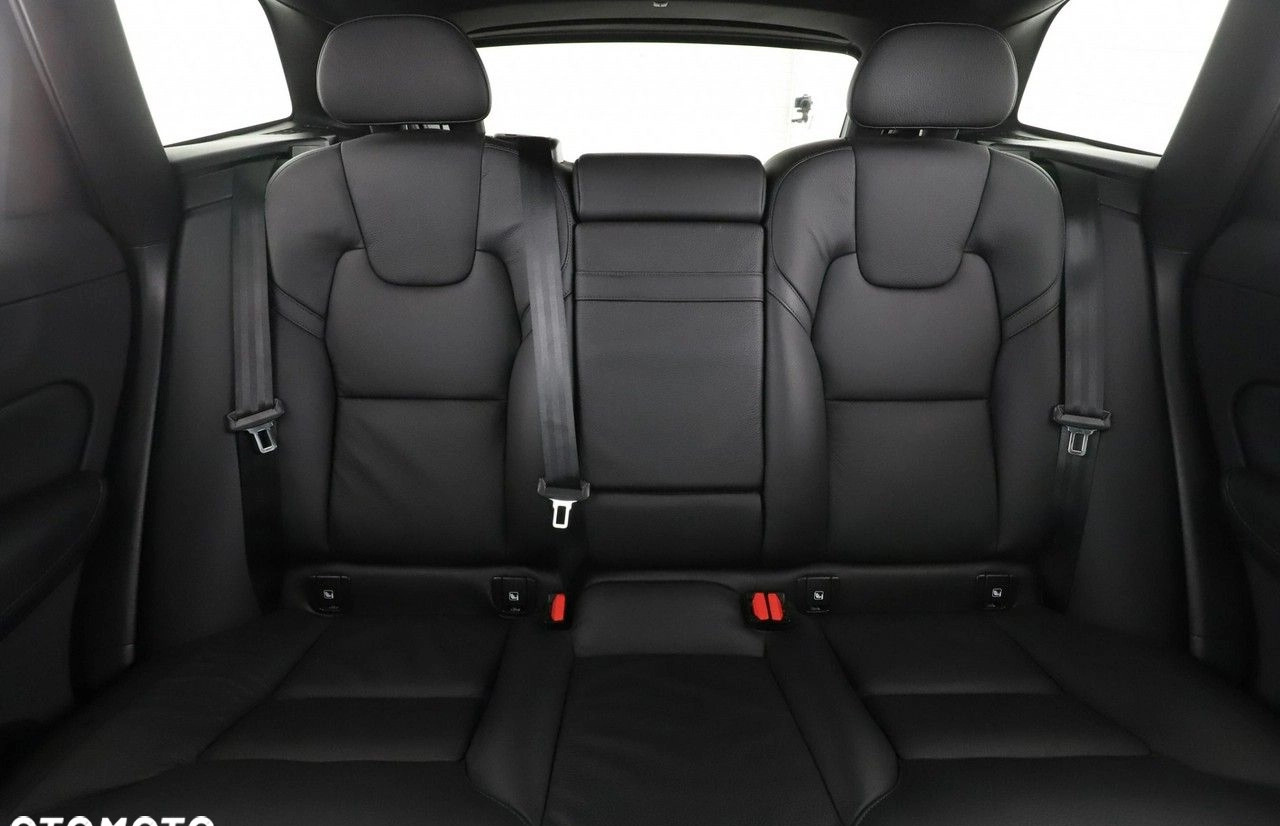 Volvo XC 60 cena 117900 przebieg: 135521, rok produkcji 2017 z Chocz małe 352